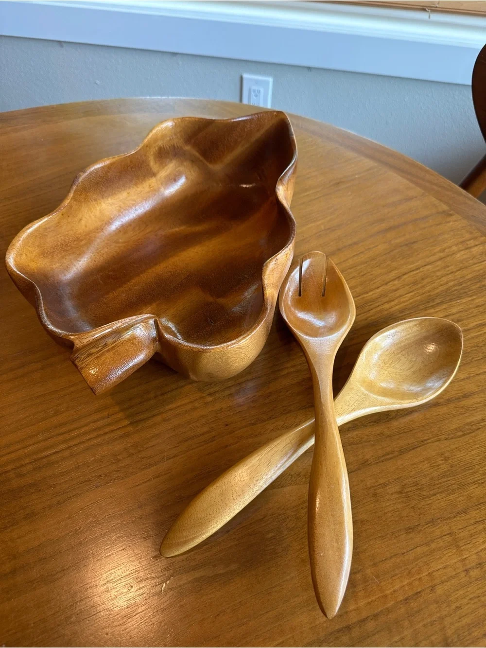 Vintage tiki monkey pod leaf shaped salad bowl